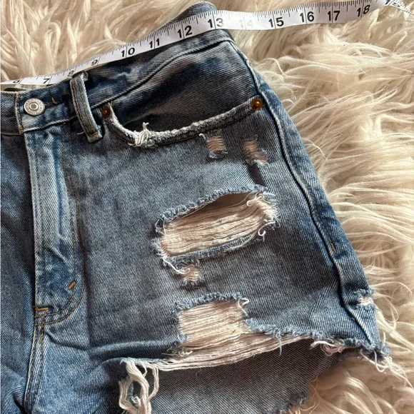 Abercrombie Annie High Rise Distressed Denim Shorts Size 26 / 2 - Picture 4 of 7